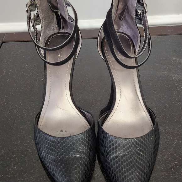Calvin Klein Heels with Metallic accents - Picture 2 of 3